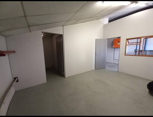 2,864M² FACTORY TO LET IN SACKS CIRCLE INDUSTRIAL
